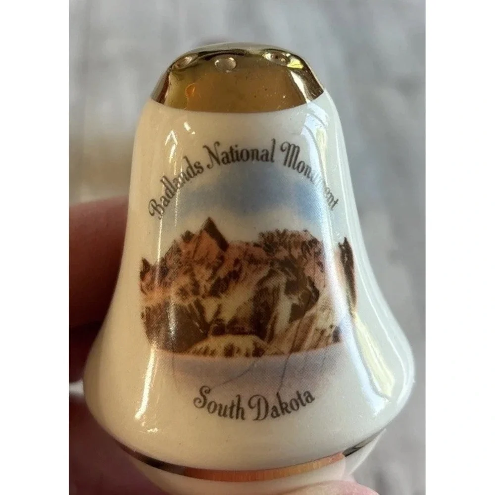 Vintage Badlands National Monument Park Salt‎ And Pepper Shakers